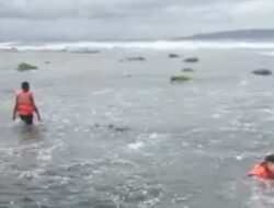 Pemuda Pancasila Bersama Tim SAR Gabungan Lakukan Pencarian Korban Tenggelam Di Pantai Karapyak