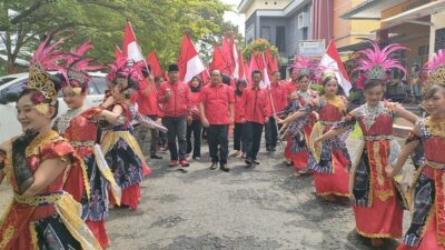 PDI Perjuangan Pangandaran Daftarkan 40 Bacaleg Ke KPU Diiringi Karnaval Budaya