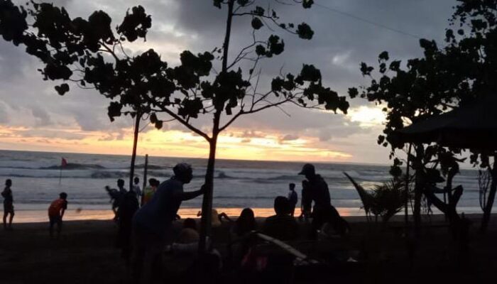 Gerhana Bulan Penumbra Gagal Disaksikan Warga Pangandaran Karena Cuaca Mendung