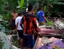 Rumah Roboh Pemiliknya Nyaris Tertimpa