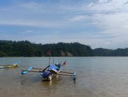 Memandang Nusakambangan dari Pantai Palatar Agung, Wisata Alternatif Masa Pandemi