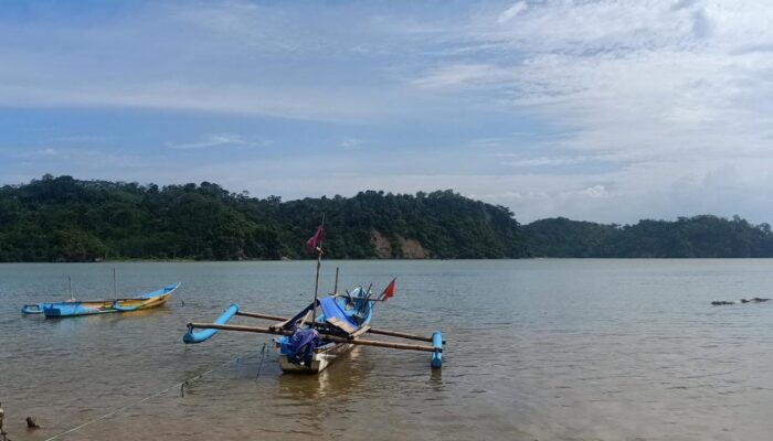 Memandang Nusakambangan dari Pantai Palatar Agung, Wisata Alternatif Masa Pandemi