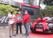 Pelanggan Setia Telkomsel Bawa Pulang Mercedes Benz C180