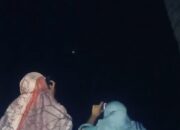 Menghayati Fenomena Super Blood Moon di Pantai Batukaras
