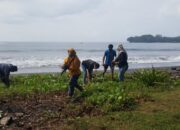 Aksi Jumsih Rutin Karyawan Bale Karang Cottages Batukaras