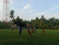 Pemain Persib Bandung Era 2000-an Suwita Pata Latih Tim Sepak Bola Pangandaran