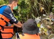 Tim Gabungan Bersihkan Bantaran Sungai Ciputrapinggan