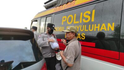 Polres Ciamis Gencar Berikan Himbauan Prokes Kepada Wisatawan Di Pantai Pangandaran