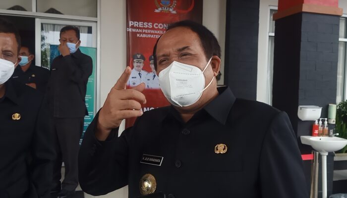 Obyek Wisata Pantai Batu Karas Sudah Dibuka, Pantai Madasari Ditutup