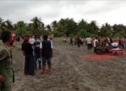 Petugas Gabungan Bubarkan Ritual Larung Sesaji Warga Asal Jawa Tengah Di Pantai Pangandaran