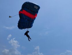 Atlet Terjun Payung Jawa Barat Jelang PON XX Papua 2021,Gelar Latihan Di Bandara Nusawiru Pangandaran