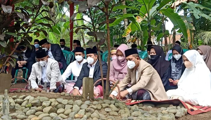 Ziarah Ke Makam Tokoh Pemekaran Presidium Pangandaran,Bupati : Kita Jasmerah