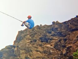 Spot Mancing Favorit Di Pantai Madasari, Ini Bikin Ketagihan