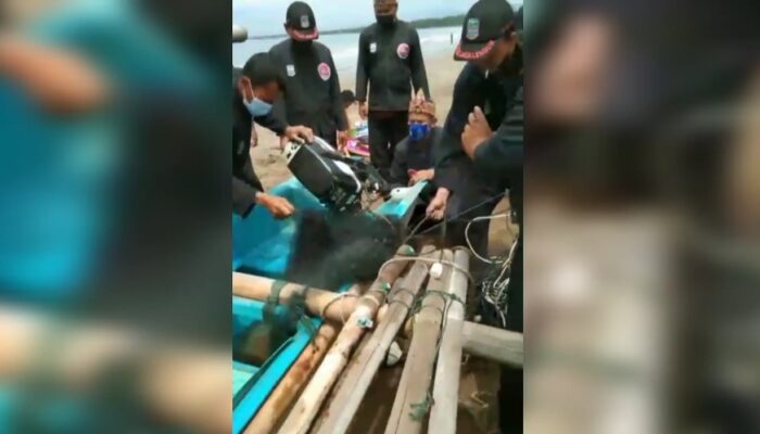 Polisi Terus Cari Informasi Pemilik Perahu Misterius Di Pantai Barat Pangandaran