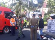 Wisatawan Yang Akan Masuk Ke Wisata Pangandaran Di Cek Poin Oleh Personel Gabungan TNI Polri