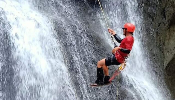 Wisata Uji Andrenalin Shower Climbing Di Curug Leuwi Leutak Pangandaran