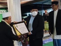 Bupati Pangandaran Mendapat Penghargaan Pada Peringatan Hari Lahir STITNU Al Farabi Pangandaran Ke 7 Tahun