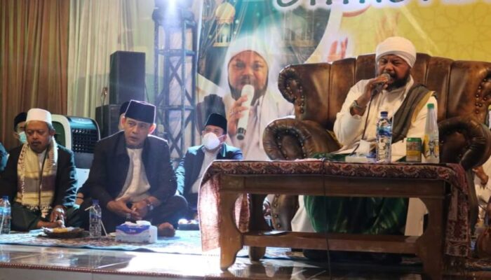 Bersholawat Bersama Habib Umar Bafaqih Di STITNU Al Farabi Pangandaran