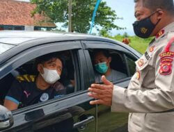 Laksanakan Cipta Kondisi Nataru,Polsek Cimerak Berikan Kenyamanan Pengunjung Di Pantai Madasari