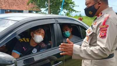Laksanakan Cipta Kondisi Nataru,Polsek Cimerak Berikan Kenyamanan Pengunjung Di Pantai Madasari