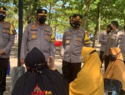 Kapolda Jabar Irjen Pol. Drs. Suntana, M.Si., Berikan Himbauan Prokes Di Pantai Pangandaran