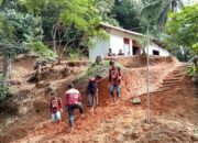 Pemuda Pancasila Padaherang Gelar Baksos Membuat Tangga Ke Rumah Warga