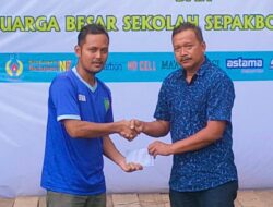Ketua Umum KONI Pangandaran Agus Mulyana Berikan Bantuan Ke SSB Green Camp Parigi