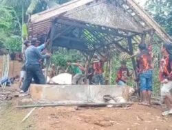 Aksi Nyata Pemuda Pancasila Padaherang, Bedah Rumah Seorang Nenek Sebatangkara