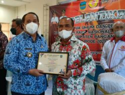Atlet Legendaris Era Tahun 1980 Diberikan Penghargaan Oleh KONI Pangandaran