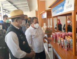 Gubernur Jabar Tinjau UMKM Juara Usai Meresmikan Alun Alun Pangbagea Kota Baru Pangandaran
