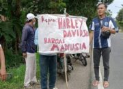 Moge Tabrak Anak Kembar Hingga Tewas,Warga Bentangkan Spanduk : Kepada Harley Davidson Hargai Manusia