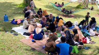 Sambut Ramadan 2022, Warga Munggahan Di Bukit Pantai Batu Hiu