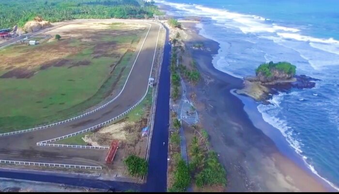 Sama Sama Dekat Pantai, Sirkuit Pertamina Mandalika Lombok Dengan Venue Pacuan Kuda Pangandaran