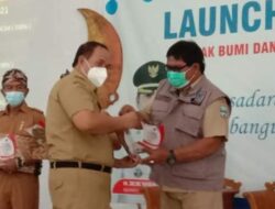 Bupati Pangandaran Jeje Wiradinata Serahkan Penghargaan Kepada 6 Desa,PBB Terealisasi 100 Persen