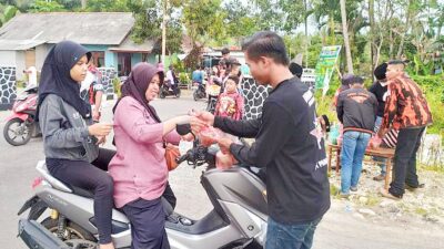 Pemuda Pancasila Pangandaran Bagi Takjil Gratis di Bulan Puasa Ramadan
