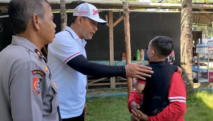 Ketua DPRD Pangandaran Gerak Cepat Tolong Anak Kecil Yang Terpisah Dari Keluarga Saat Berenang Di Pantai