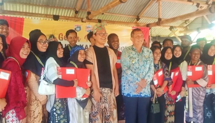 Siswa SMK Bakti Karya Parigi Angkatan 4 Teteskan Air Mata Saat Gelar Pamit