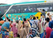 Suasana Haru Kerabat Jamaah Calon Haji Kabupaten Pangandaran Saat Pelepasa