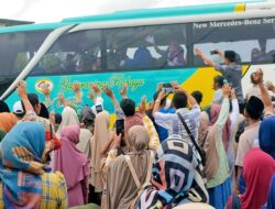 Suasana Haru Kerabat Jamaah Calon Haji Kabupaten Pangandaran Saat Pelepasa