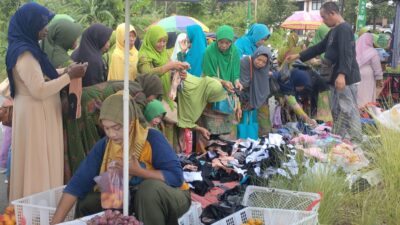 Berkah Pedagang Saat Pengajian Rutin Muslimatan Di Alun Alun Kota Baru Pangandaran