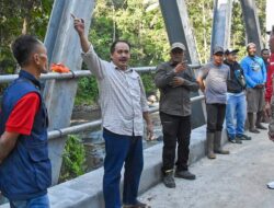 Bupati Pangandaran Jeje Wiradinata Meninjau Pembangunan Jembatan Sintok