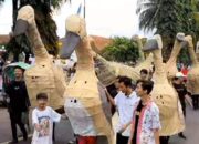 Semarakan 17 Agustus 2022 Bebek Raksasa Ikut Karnaval Di Pangandaran