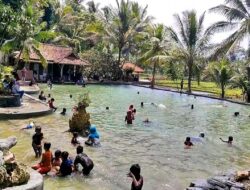 Kolam Renang Alami Banyu Mili Di Wisata Gua Nyalindung Pangandaran