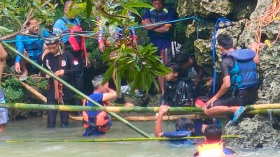 Pencarian Rohman Hari Ke 5 Nihil,Tercium Bau Menyengat Dari Lubang Batu