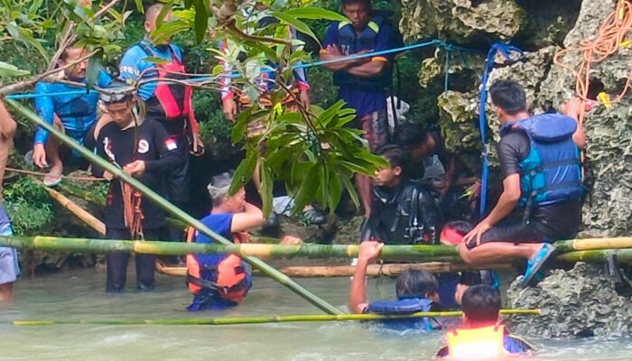 Pencarian Rohman Hari Ke 5 Nihil,Tercium Bau Menyengat Dari Lubang Batu