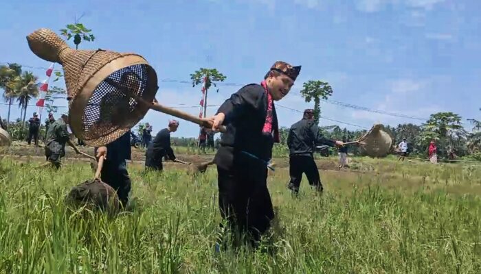 Bupati Pangandaran Apresiasi Festival Budaya Nampaling Desa Cikalong