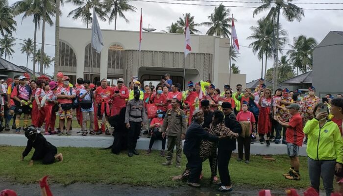 Peserta Pan Asia Hash 22 Negara Terpukau, Disuguhi Kesenian Tradisional Badud