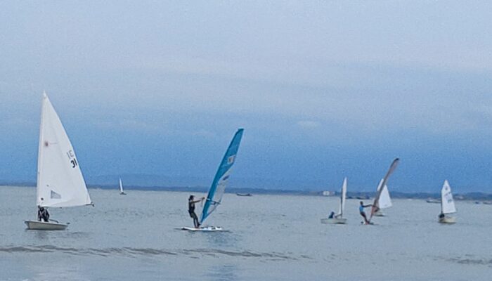 Atlet Cabor Layar Porprov Jabar 2022 Semangat Berlatih Di Pantai Barat Pangandaran