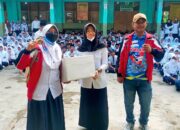 Penyerahan Atlet Layar Peraih Medali Perunggu Disambut Gembira Pelajar MTs N 1 Pangandaran