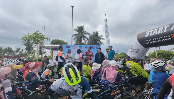 Ketum KONI Pangandaran Membuka Fun Bike Festival Pangandaran 2022